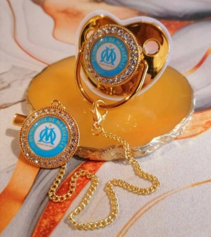 Tétine, sucette avec attache olympique de Marseille - photo numéro 2