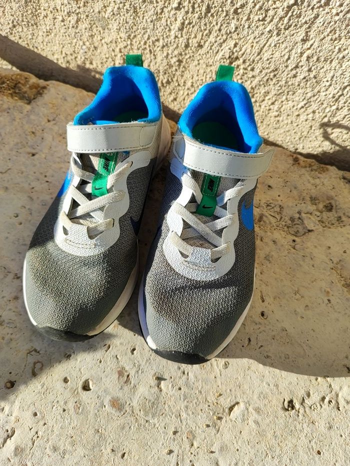 Baskets Nike taille 31 - photo numéro 2