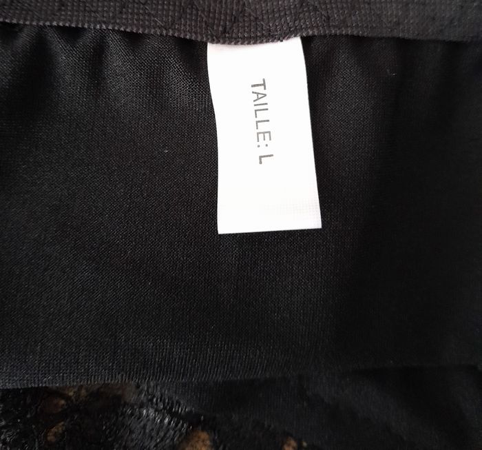 soutien gorge dentelle noire 95D + culotte L - photo numéro 8