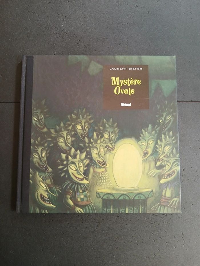 Bd mystère ovale, EO