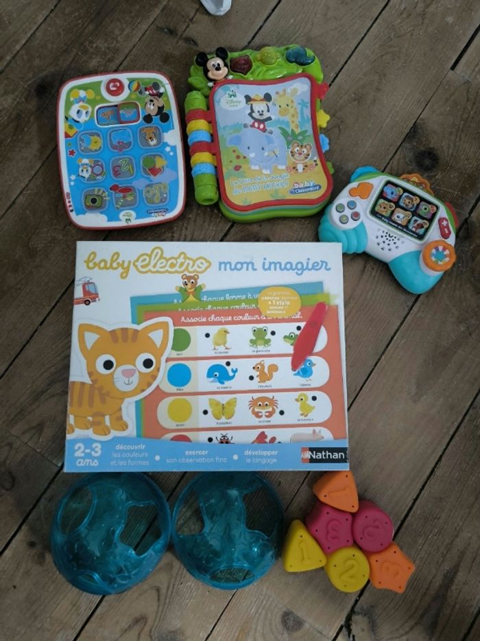 Lot de divers Jouets bébé