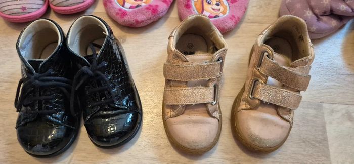 Lot chaussons/chaussures fille 18-27 - photo numéro 2