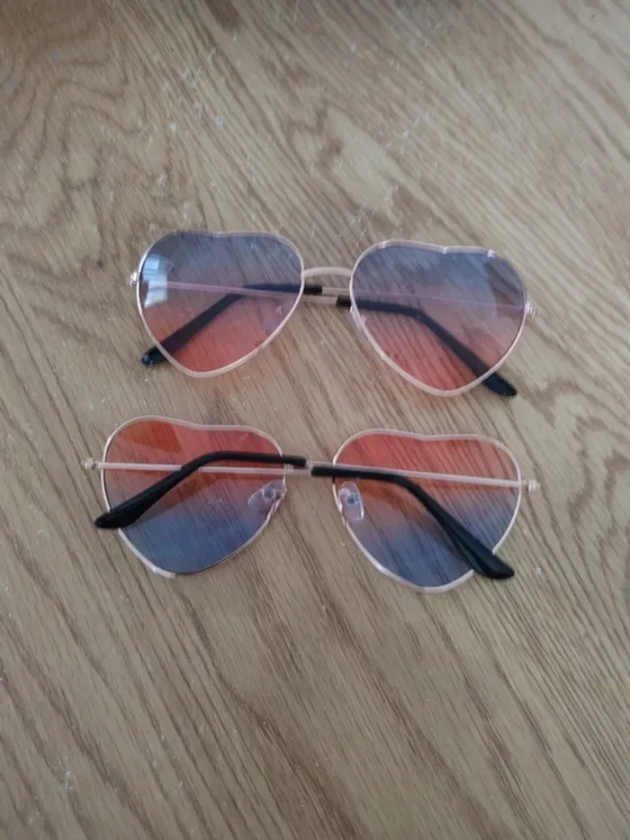Deux paires de lunettes coeur fantaisie - photo numéro 3