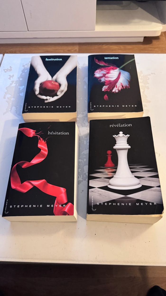 Saga Twilight complète en français – 4 tomes – Stephenie Meyer