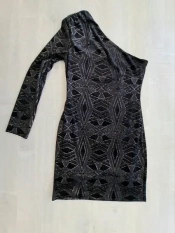 Robe asymétrique épaule dénudée - paillettes soirée - taille 40 - doublure - épaulette