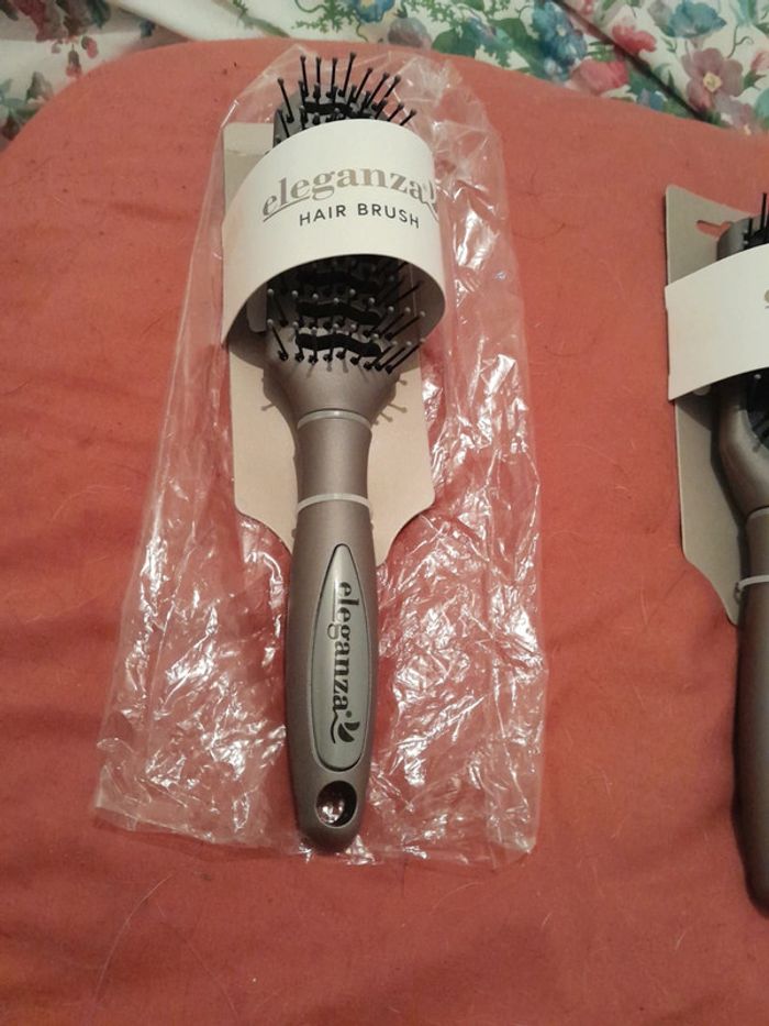 1 brosse grise - photo numéro 2