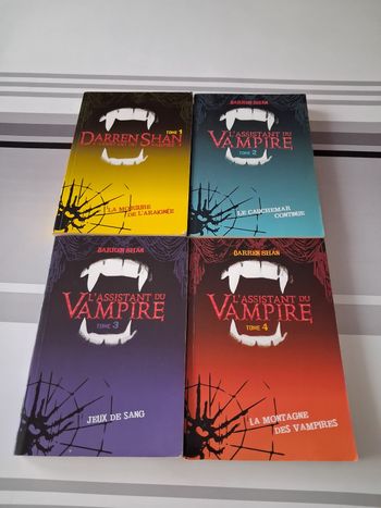 Lot de 4 livres: Dareen Shan L’assistant du vampire tome 1,2, 3 et 4