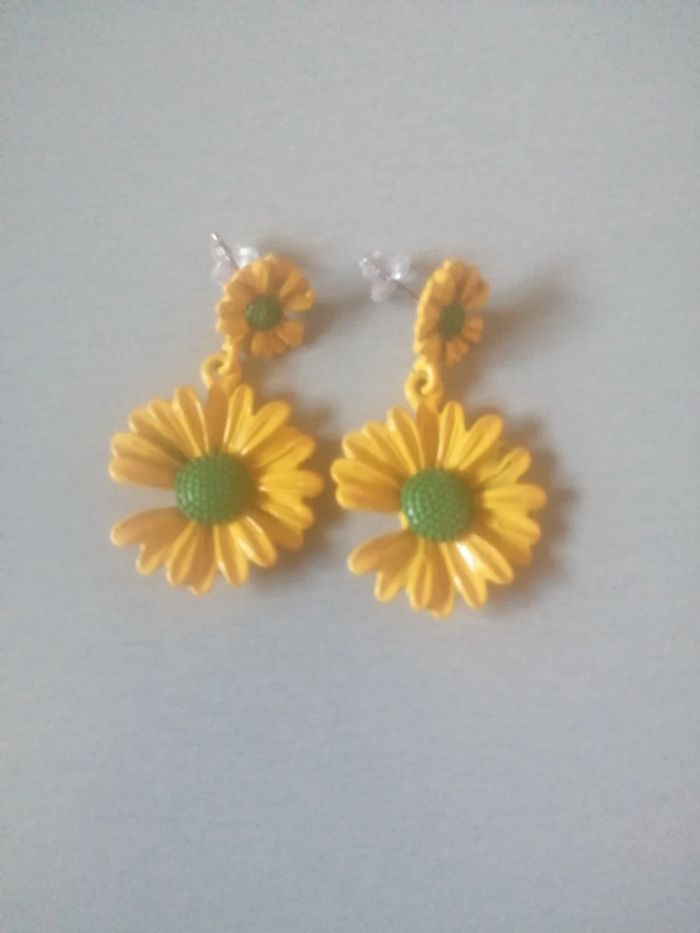 🌸Boucles d'oreilles marguerite jaune Neuves 🌸 - photo numéro 2