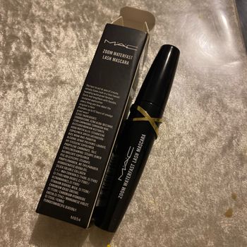 MAC Mascara Zoom Waterfast Lash Noir - photo numéro 2