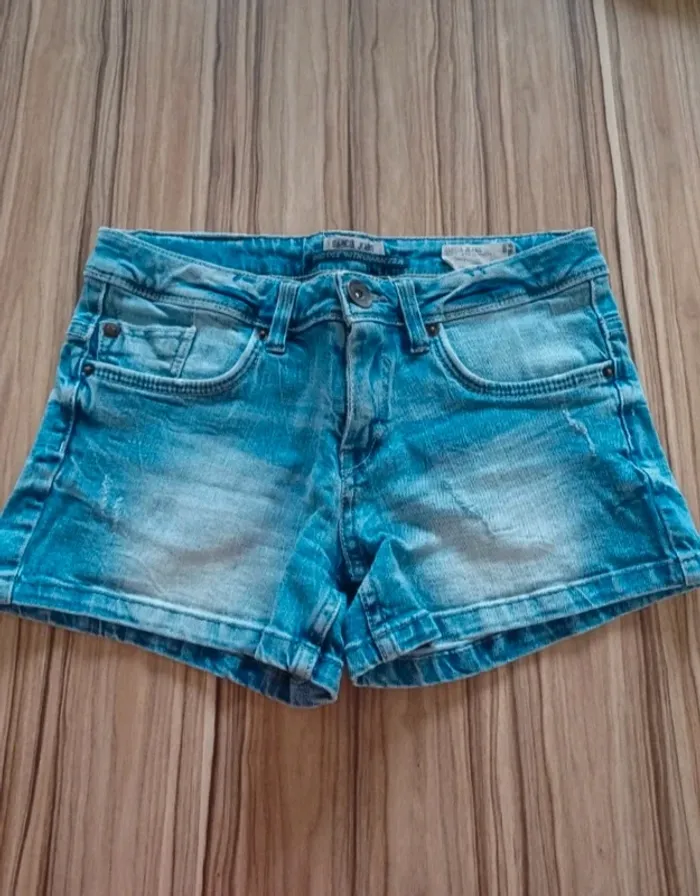 Short bleu gracia 152 très bon état