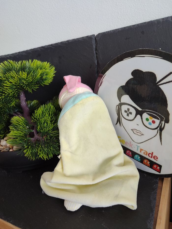 Doudou plat poupon corolle rose verte jaune Zeste d'Amour rose Citron Pomme 3128 - photo numéro 2