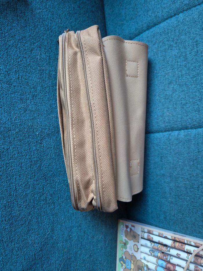 Lot Capibara – Trousse Pinch It! + Stylos Effaçables ! - photo numéro 4