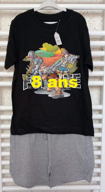 Ensemble Tee shirt manche courte + Short  Taille 8 ans