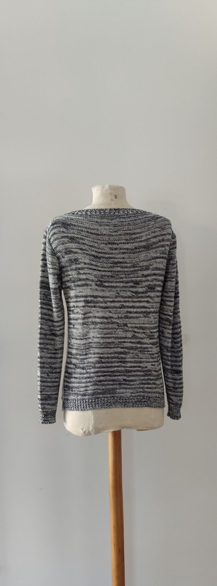 Pull à manches longues gris et blanc femme taille M – très bon état - photo numéro 2