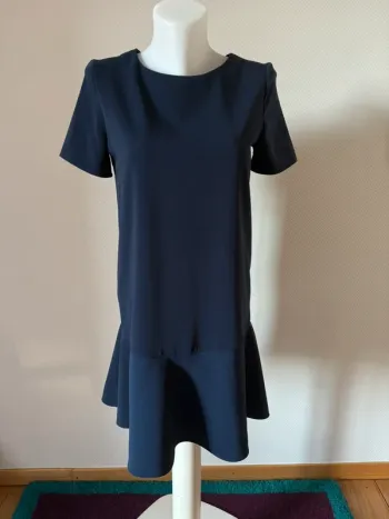 Robe mango bleu marine en très bon état taille S