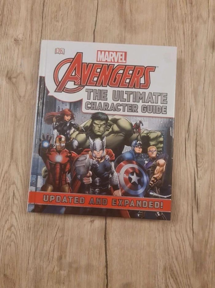 Livre Marvel avengers the ultimate character guide en anglais