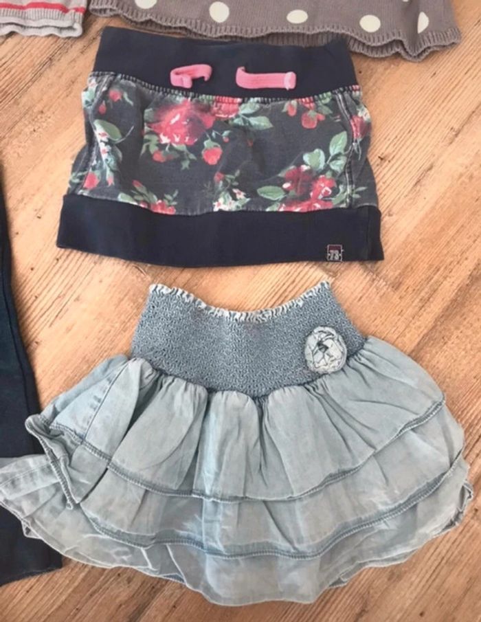 Lot de vêtements robe jupe legging - photo numéro 4