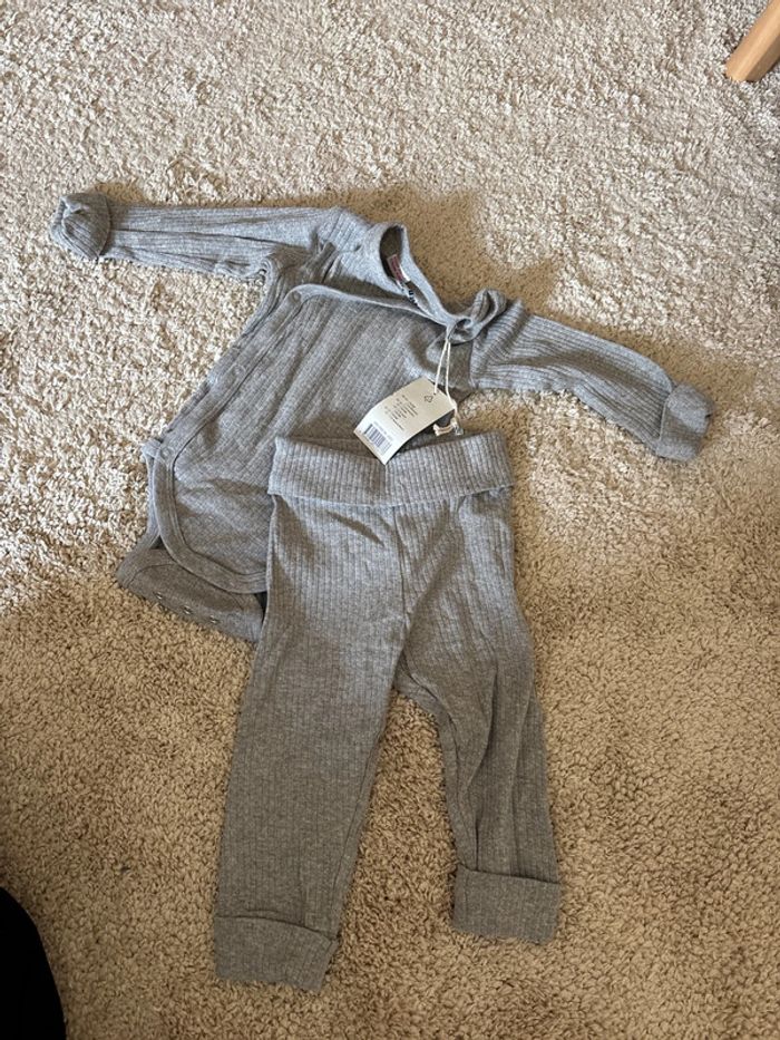 Ensemble gris