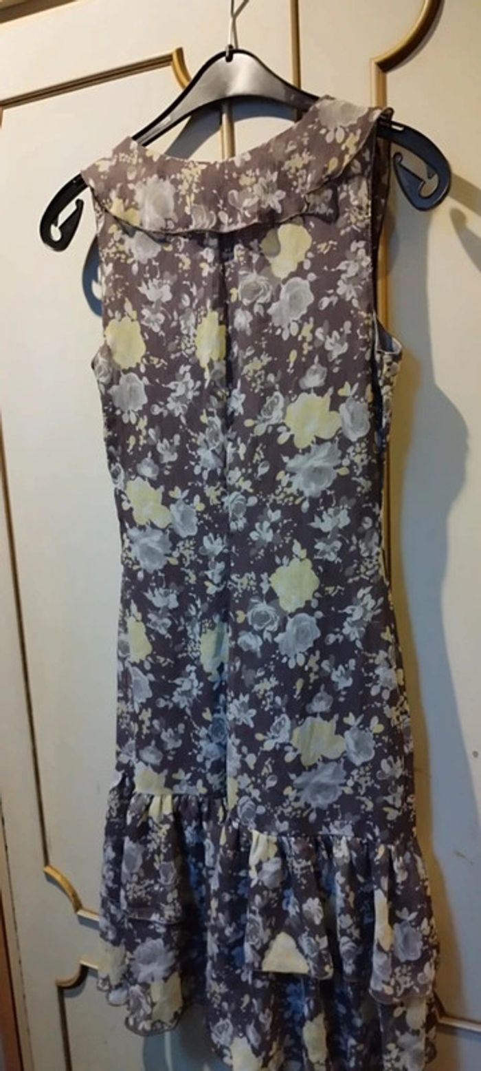 Robe a motif floraux - photo numéro 2