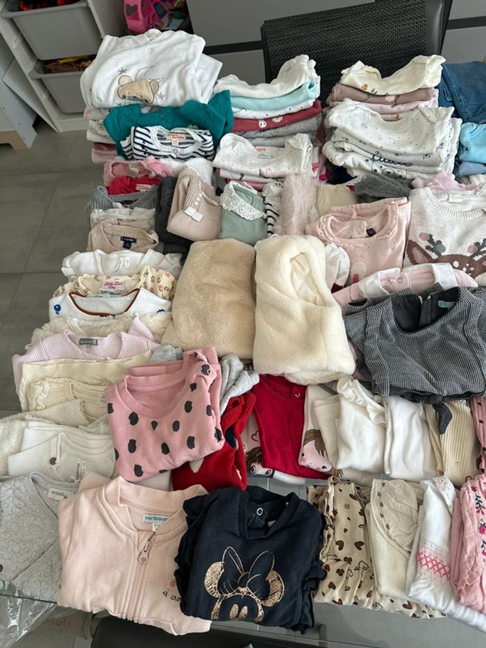 Gros lots de presque 200 pièces taille 6 mois bébé - photo numéro 2