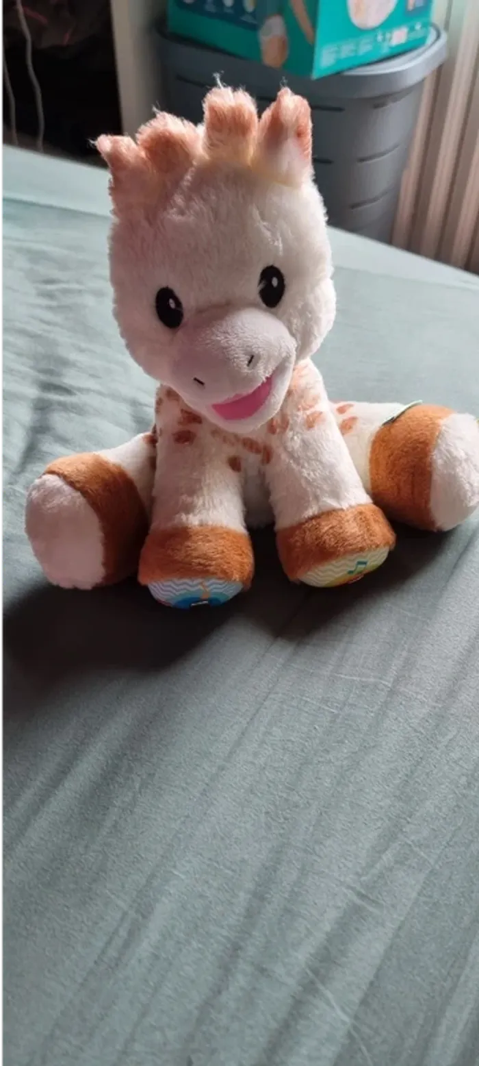 Peluche musicale sophie la girafe - photo numéro 2