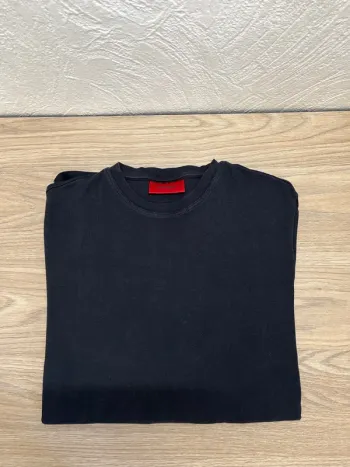 T-shirt Hugo Boss noir– Neuf avec étiquette – Taille S
