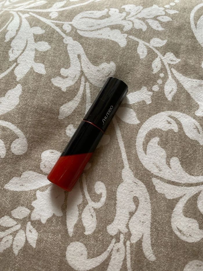 Gloss shiseido