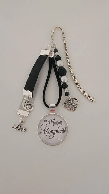 Cadeau amour, bijoux de sac ou marque page " un moment de complicité "