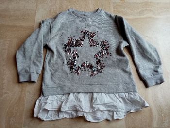 Pull avec grosse étoile en sequins