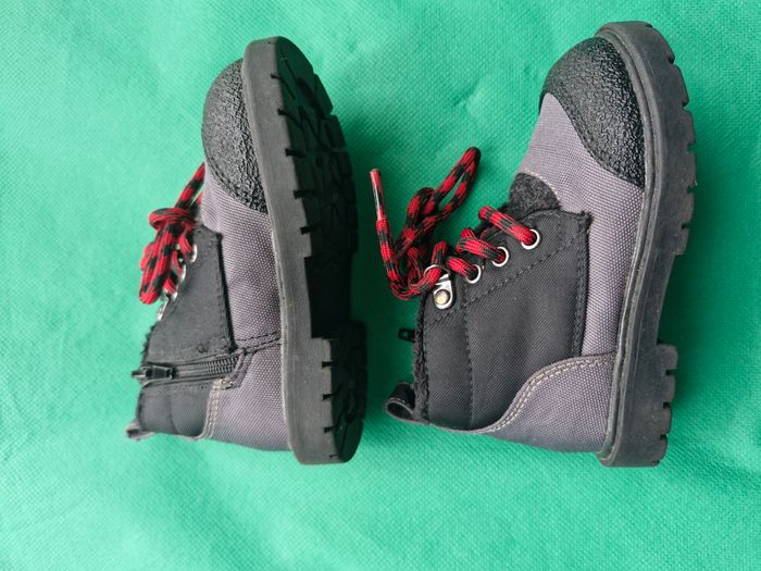 Bottines 22 Kiabi Noir gris - photo numéro 2