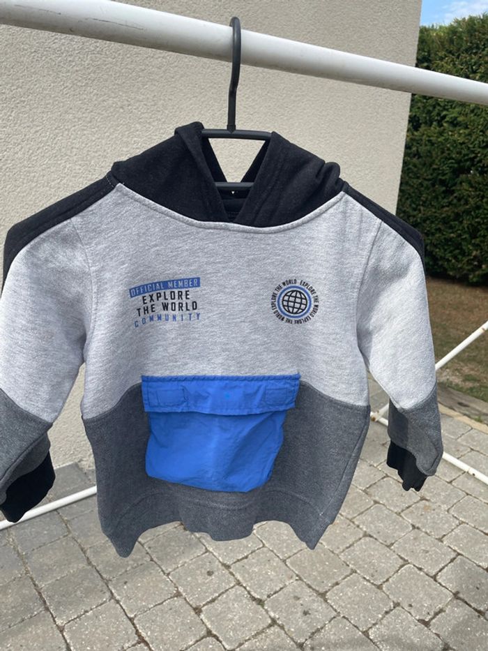 Beau sweat-shirt, taille cinq ans