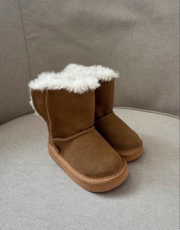 Bottines à fourrure neuves taille 21