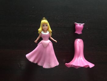 Figurine mini poupée aurore belle au bois dormant