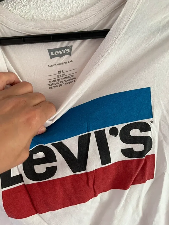T-shirt Lévis taille 16 ans💫 - photo numéro 2