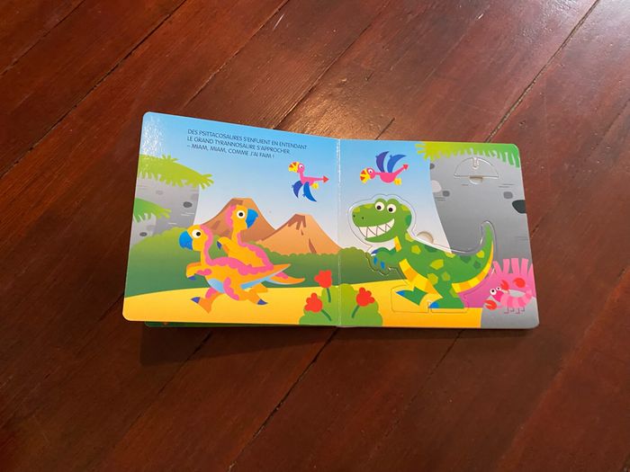 Livre je joue avec les dinosaures - photo numéro 4