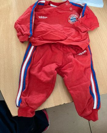 Ensemble jogging adidas taille 6 mois