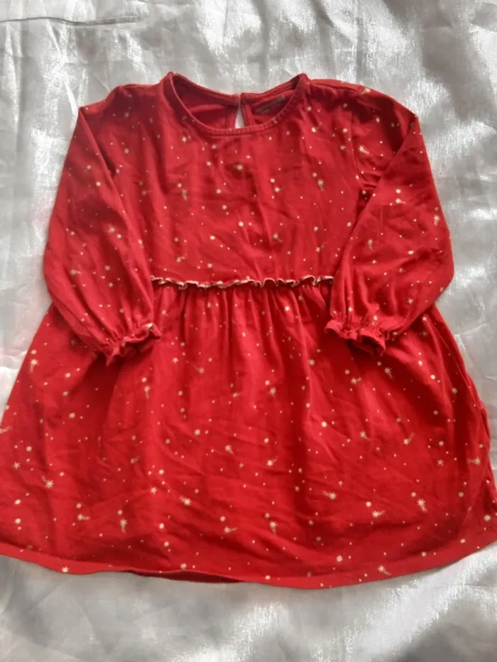 Jolie robe rouge motifs étoiles 🌟 3 ans