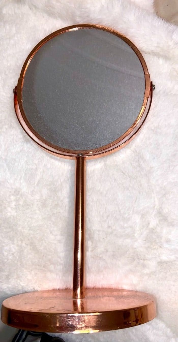 Beau miroir double face avec face grossissante