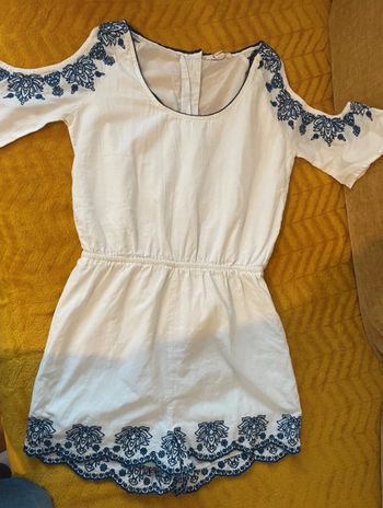 Combishort blanche et sa dentelle bleu XS Jennyfer