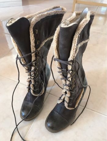 Bottes fourrées, avec laçage, talons marron