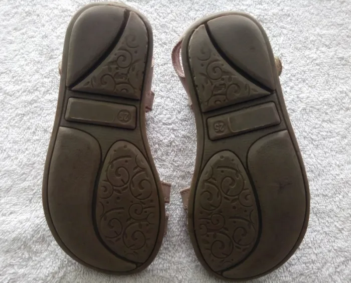 Chaussures Naf Naf taille 25 (réf perso 50)(familleac72) - photo numéro 2