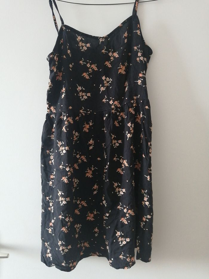 Robe à motifs noire à fleur