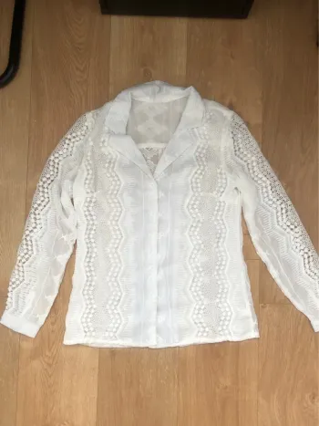 Chemise blanche motifs femme ajourée