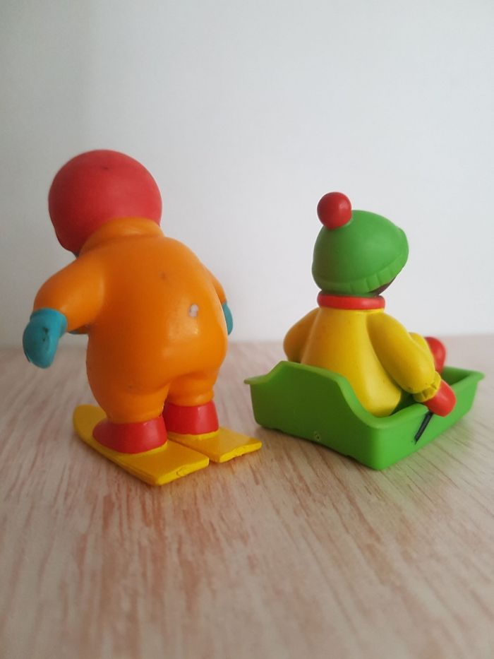 Figurines Petit ours brun et sa famille, bonhomme de neige, piscine, montagne - photo numéro 3