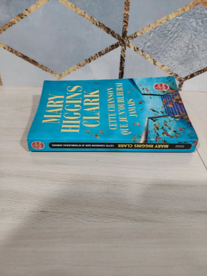 Livre poche cette chanson que je n'oublierai jamais Mary Higgins Clark - photo numéro 3