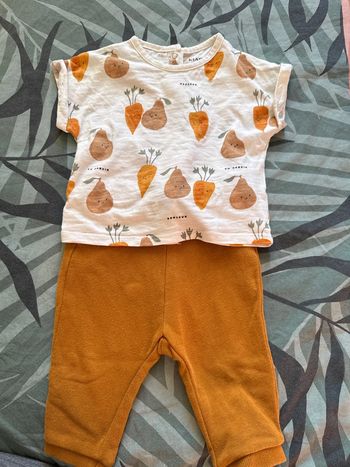 Ensemble jogging et tee shirt