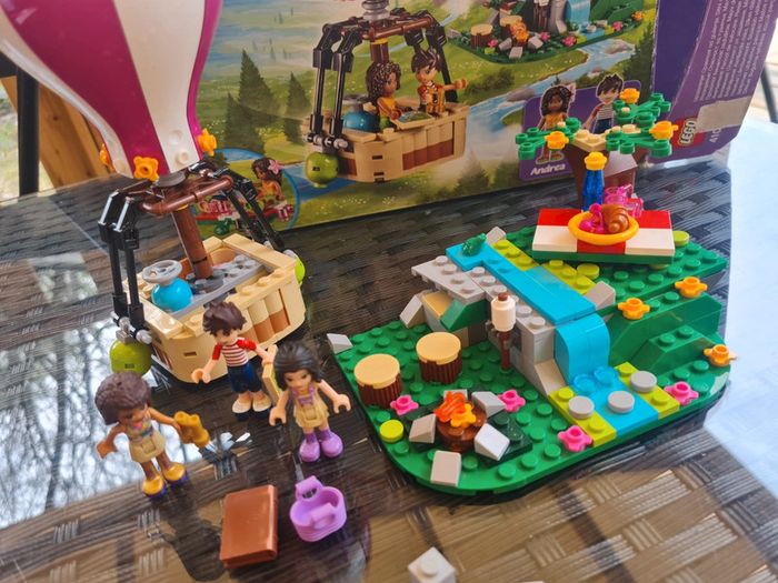Lego friends 41097 - la montgolfière d'heartlake city - photo numéro 2