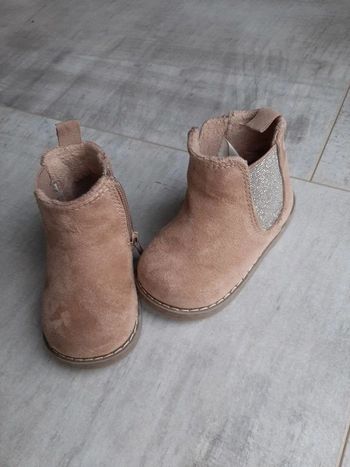 Bottines style daim