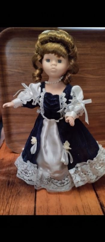 Poupée de porcelaine