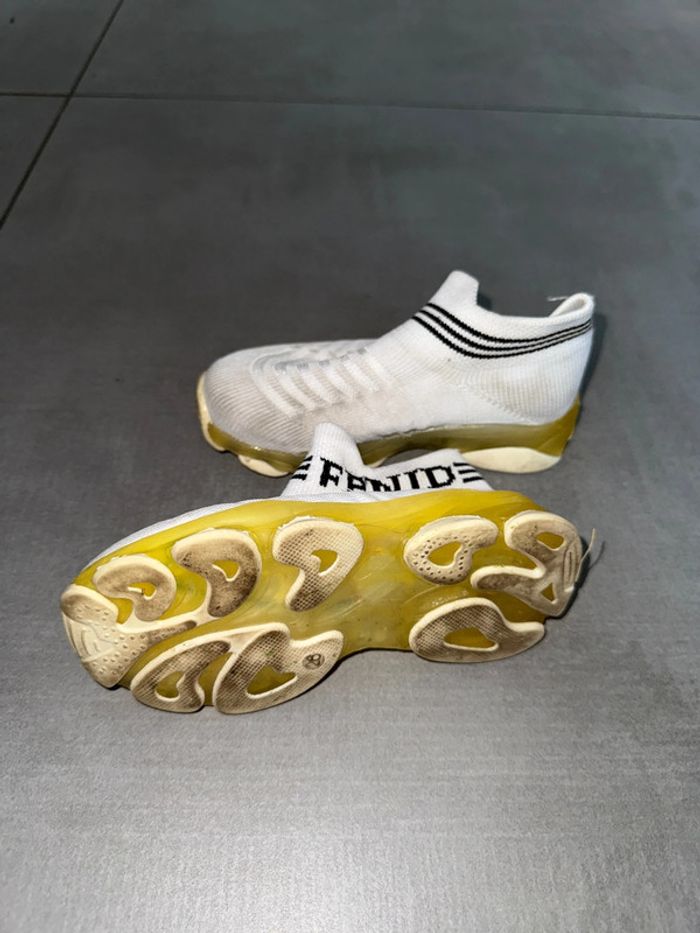 Chaussure enfant t26 blanc bonne etat - photo numéro 2